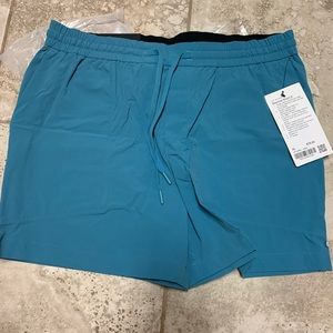 Lululemon men’s 5” bowline short